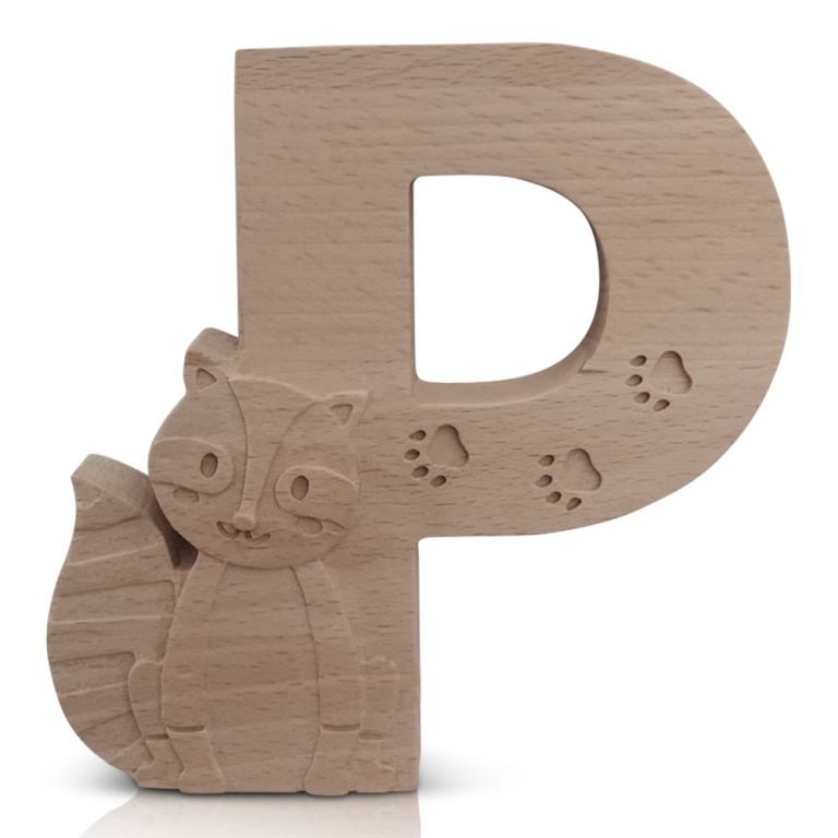 Houten letter P met een wasbeertje