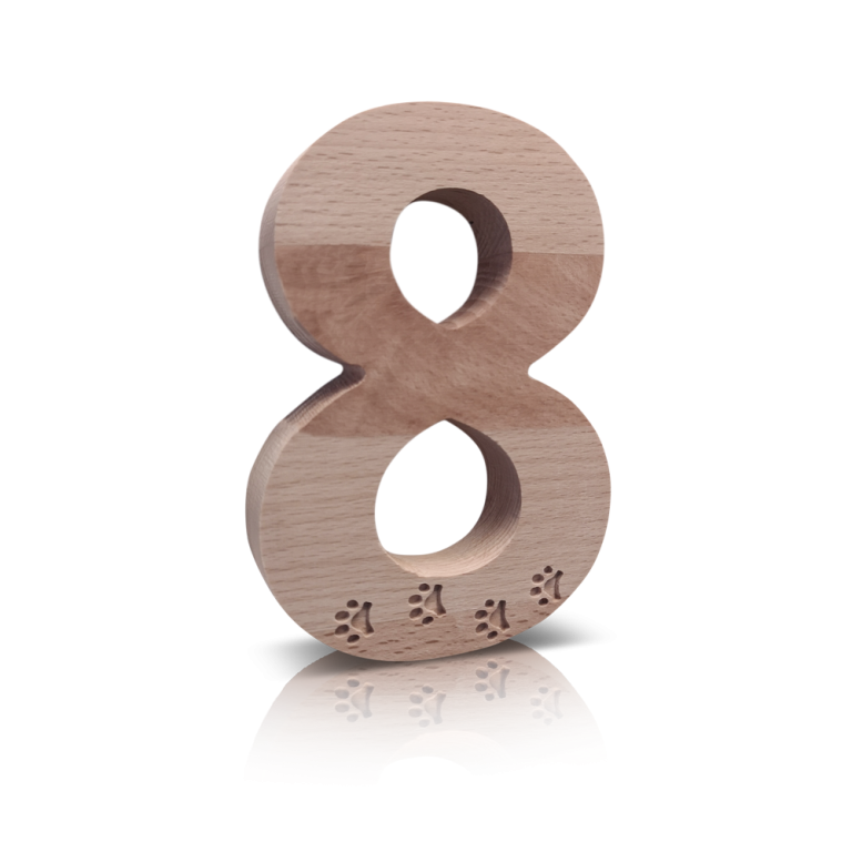 Massief houten cijfer 8